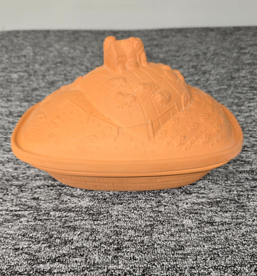 1984 Gallery Originals Terra Cotta Clay Baker Embossed Farm & Animal Scene Vtg